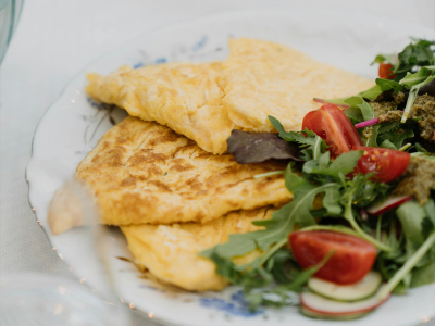 Vegan egg made with OMN9 mung protein isolate, offering clean-label egg replacement with foaming, emulsifying, and gelling properties for scrambling, binding, and baking